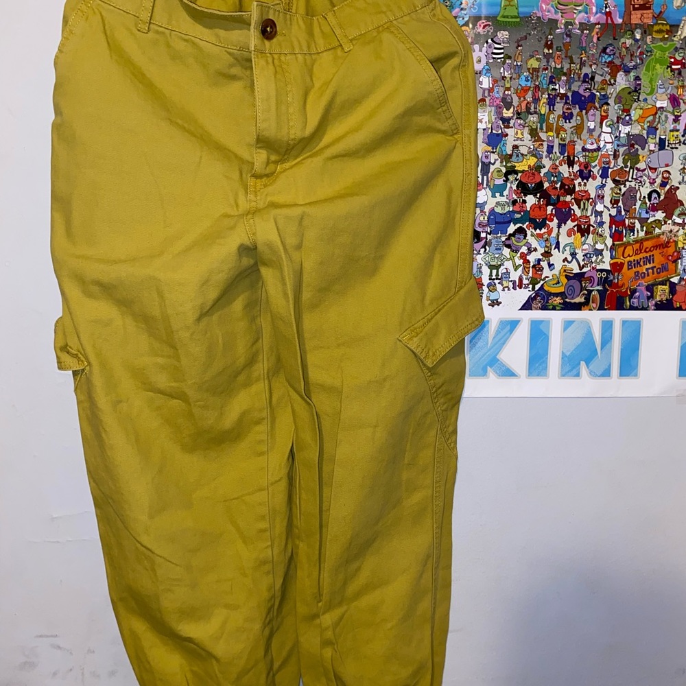 Cute yellow pants. Light wear. 6 pockets